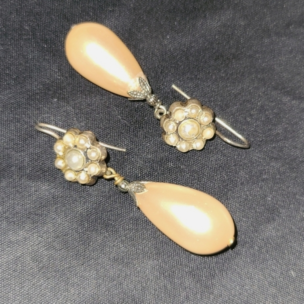Earrings peach teardrop w pearl accents